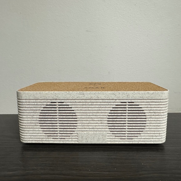 [LIMITED EDITION] SOAR ECO Charging Wireless Speaker (Good as NEW) - Picture 1 of 8